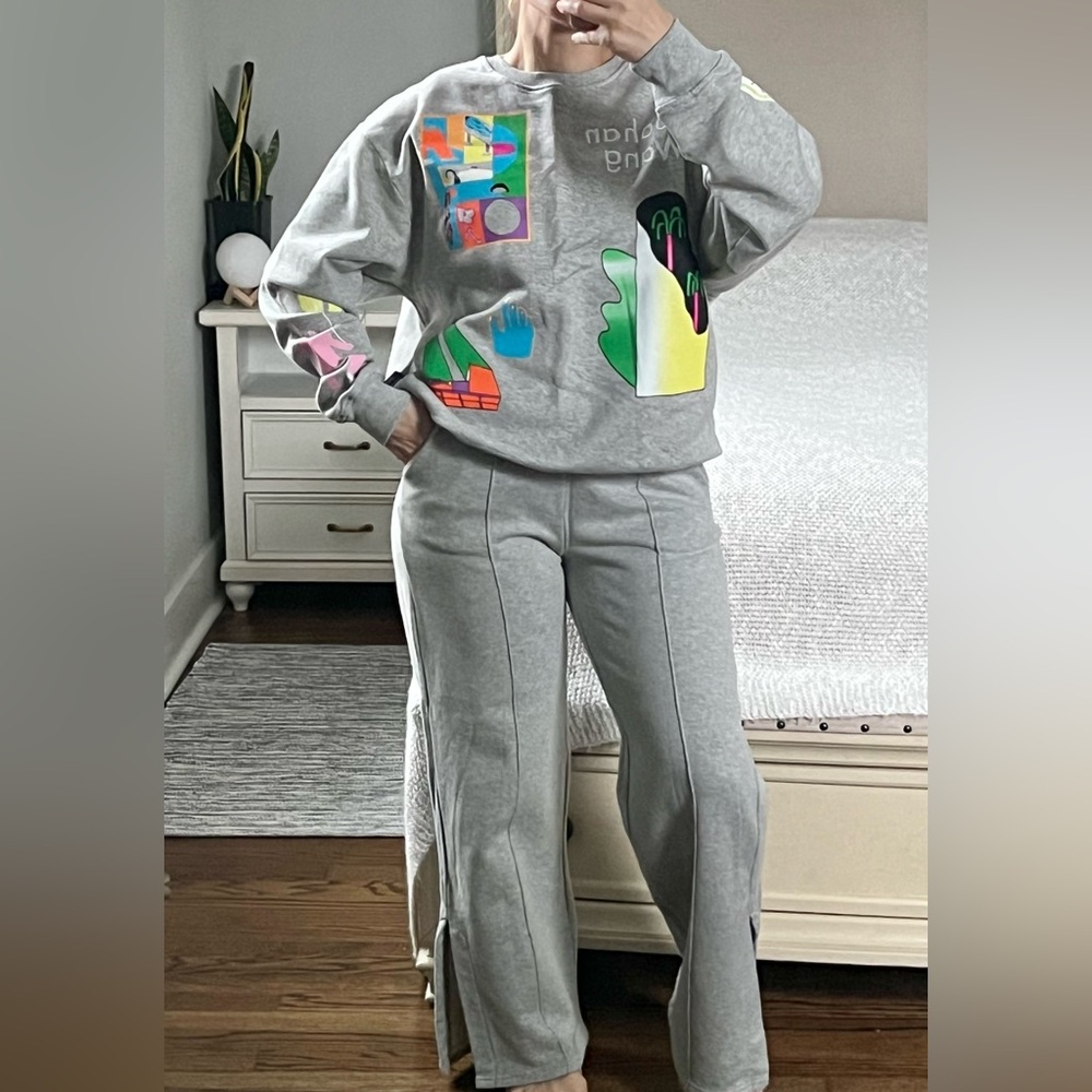 Sweatshirt - Picture 2 of 7